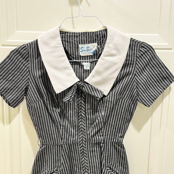 Vintage Striped Sue Brett with Collared V-Neck - Picture 3 of 4